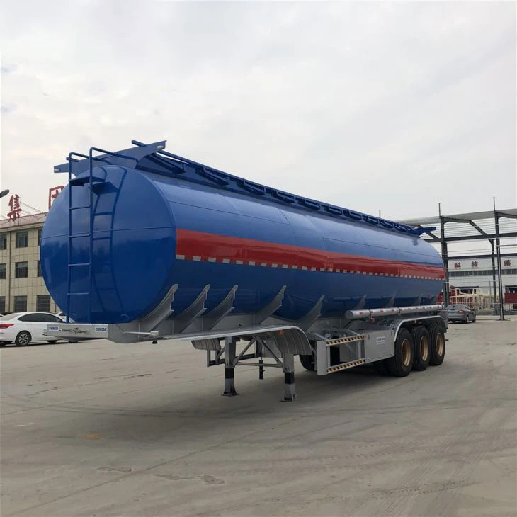 三轴油罐式半挂车