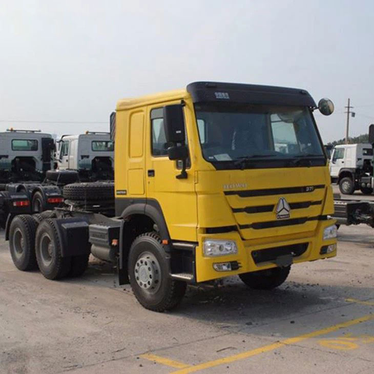 出售重汽豪沃 A7 型 6X4 牵引车头（半挂牵引车）