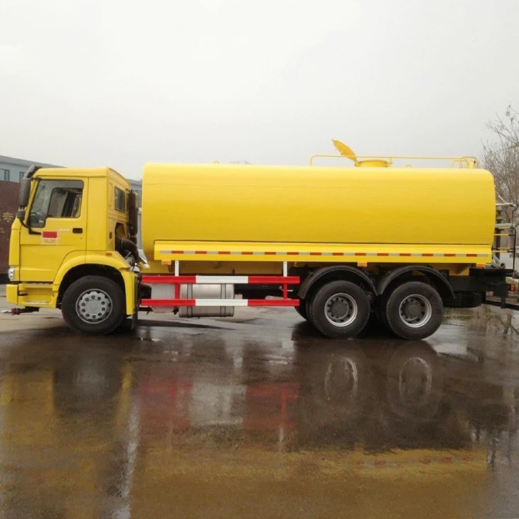 25000 升（5000 加仑）洒水车