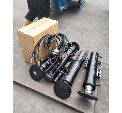 Hydraulic leg cylinder of lifting equipment